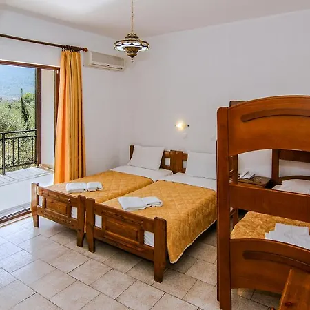 Nefeli Hotell 2*