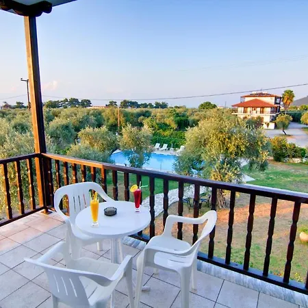 Nefeli Hotell 2*